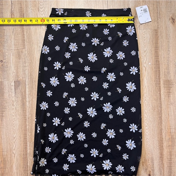 Forever 21 skirt - Picture 3 of 3